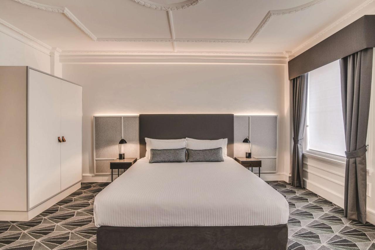 Savoy Queen Room,1316975242:JPEG